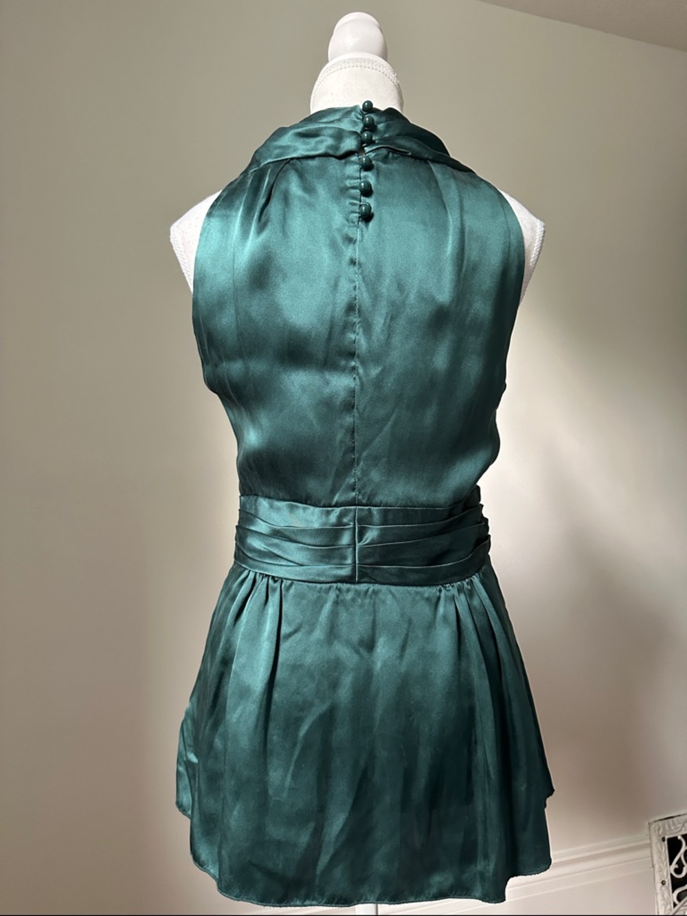 BANANA REPUBLIC 100% Silk Emerald Faux Wrap Drape Preppy Satin Blouse Sz 8 - Picture 3 of 6